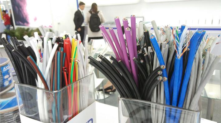 什么是OM5光纤跳线？Om5多模光纤的特点？ 